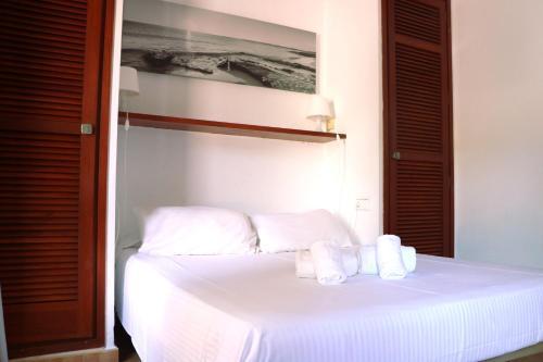 Apartamentos Club Cala Azul Sant Carles de Peralta Εξωτερικό φωτογραφία