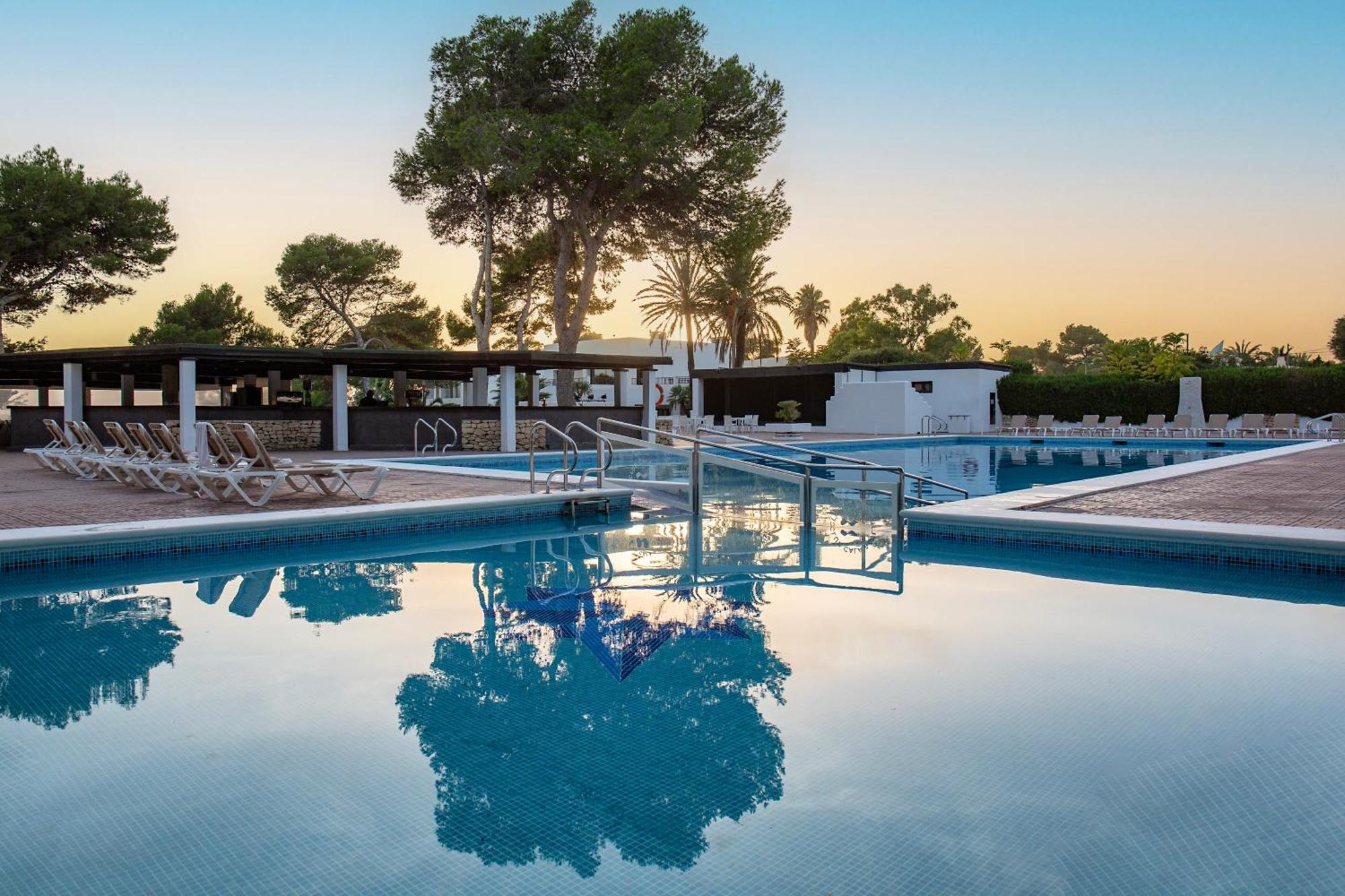 Apartamentos Club Cala Azul Sant Carles de Peralta Εξωτερικό φωτογραφία